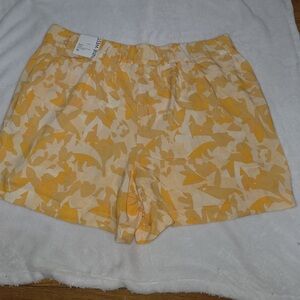 Nine West Yellow Patterned Shorts